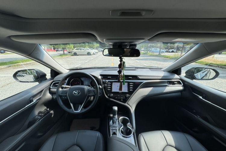 Used Toyota Camry 2018 2.0S FENGSHANG Edition Interior 3