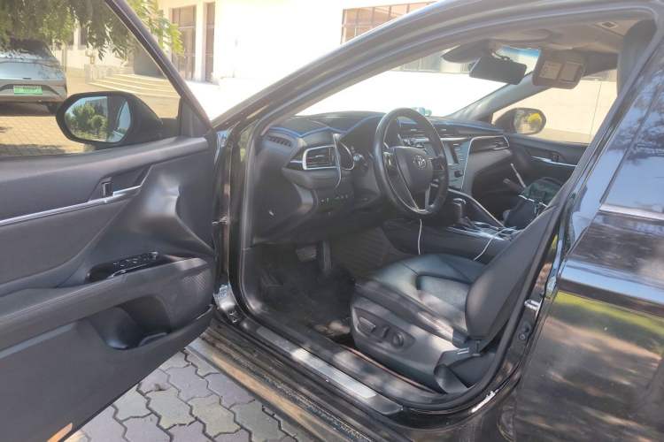 Used Toyota Camry 2018 2.0G Luxury Edition Interior 3