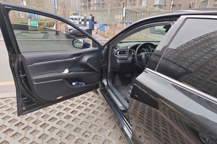Used Toyota Camry 2018 2.0G Luxury Edition Interior 3