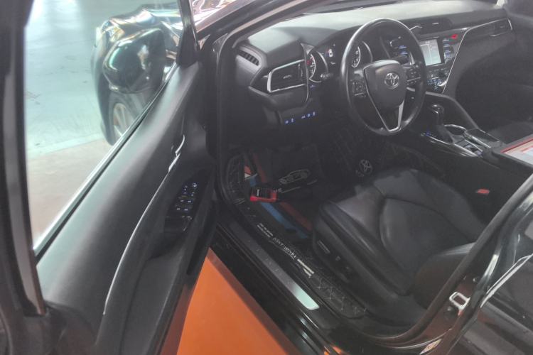 Used Toyota Camry 2018 2.0G Luxury Edition Interior 3
