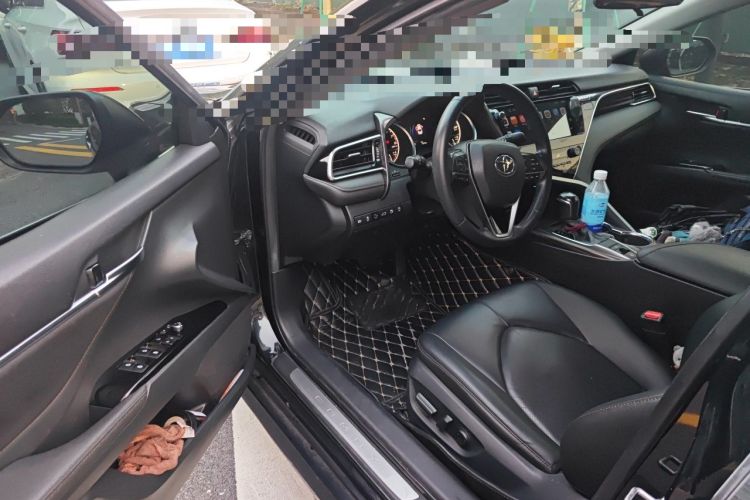 Used Toyota Camry 2018 2.0G Luxury Edition Interior 3
