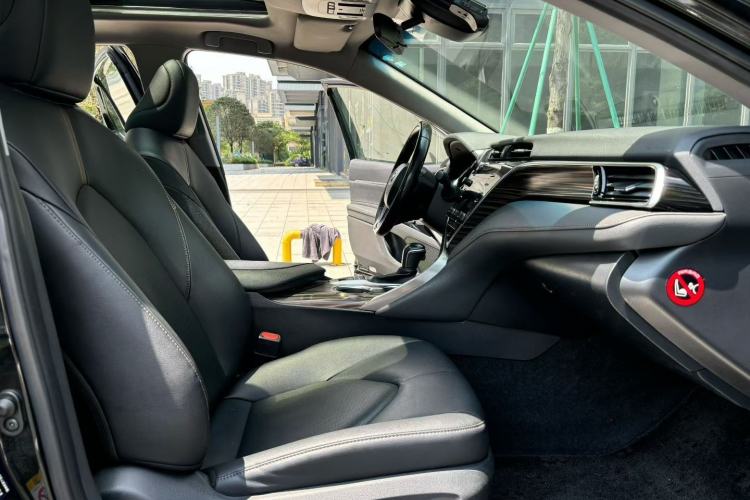 Used Toyota Camry 2018 Dual-Engine 2.5 HG Luxury Edition Interior 3