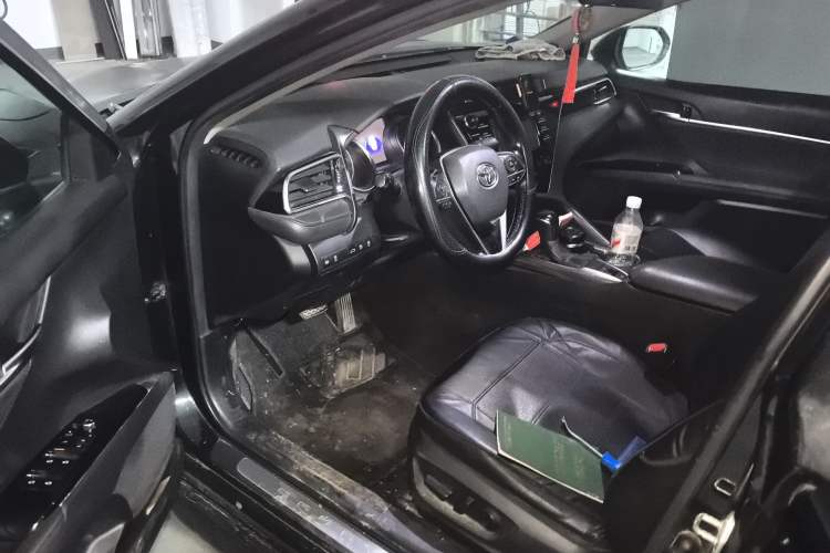 Used Toyota Camry 2018 2.0G Luxury Edition Interior 3