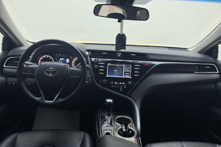 Used Toyota Camry 2018 2.0G Luxury Edition Interior 4