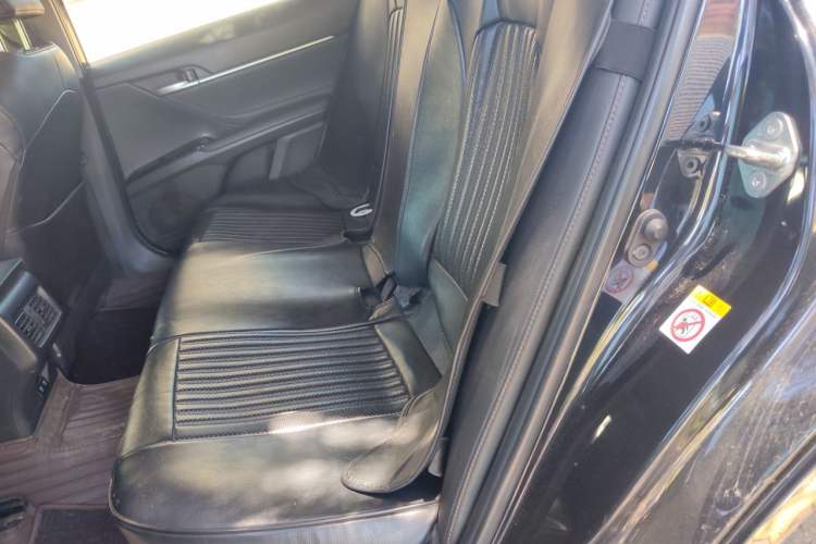 Used Toyota Camry 2018 2.0G Luxury Edition Interior 4