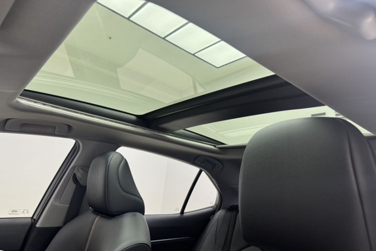 Used Toyota Camry 2018 2.5G Luxury Edition Interior 4