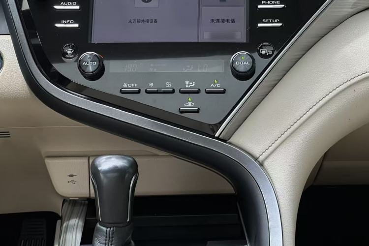 Used Toyota Camry 2018 Dual-Engine 2.5 HG Luxury Edition Interior 5