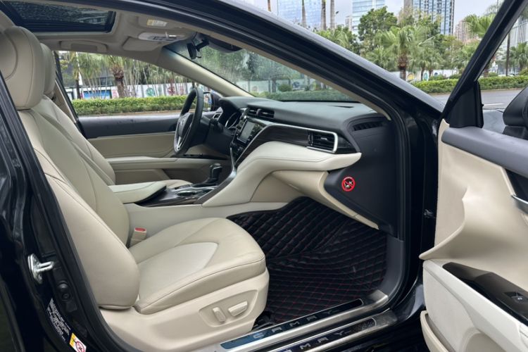 Used Toyota Camry 2018 2.0G Luxury Edition Interior 7