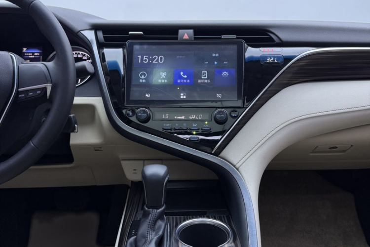 Used Toyota Camry 2018 2.0E Leading Edition Interior 8