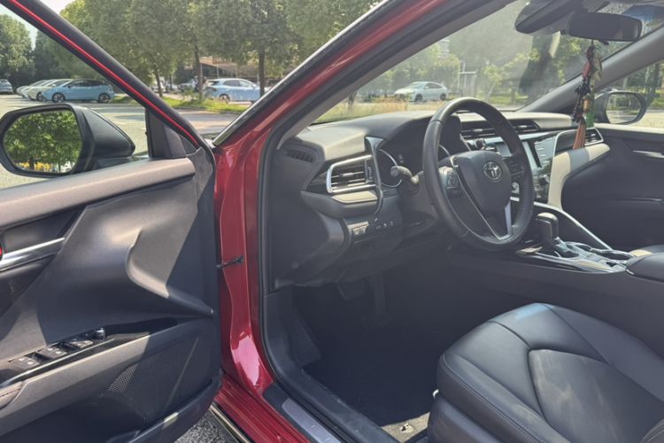 Used Toyota Camry 2018 2.0S FENGSHANG Edition Interior 9