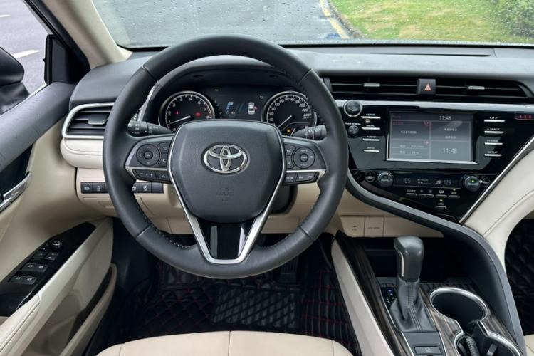 Used Toyota Camry 2018 2.0G Luxury Edition Interior 9