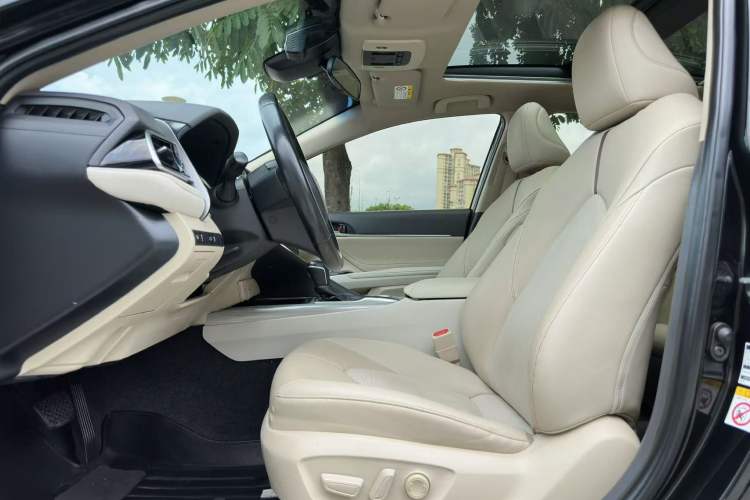 Used Toyota Camry 2018 Dual-Engine 2.5 HG Luxury Edition Left Front Seat
