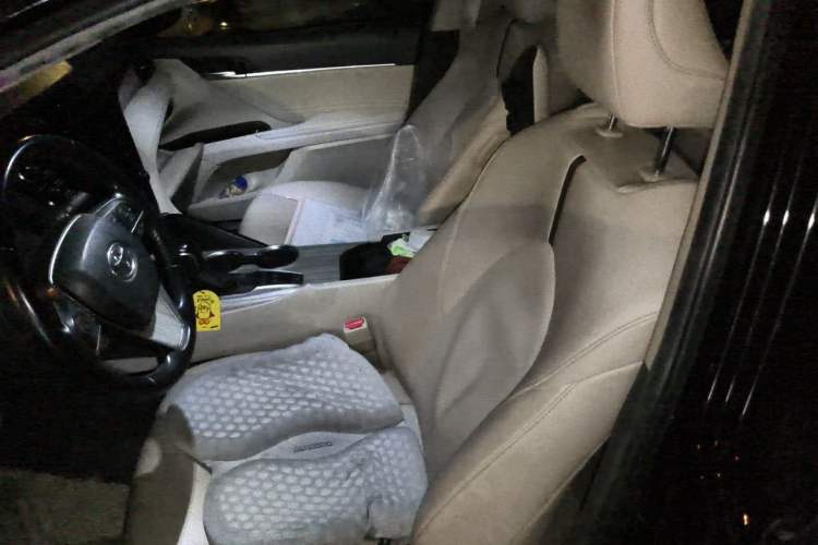 Used Toyota Camry 2018 Dual-Engine 2.5 HG Luxury Edition Left Front Seat