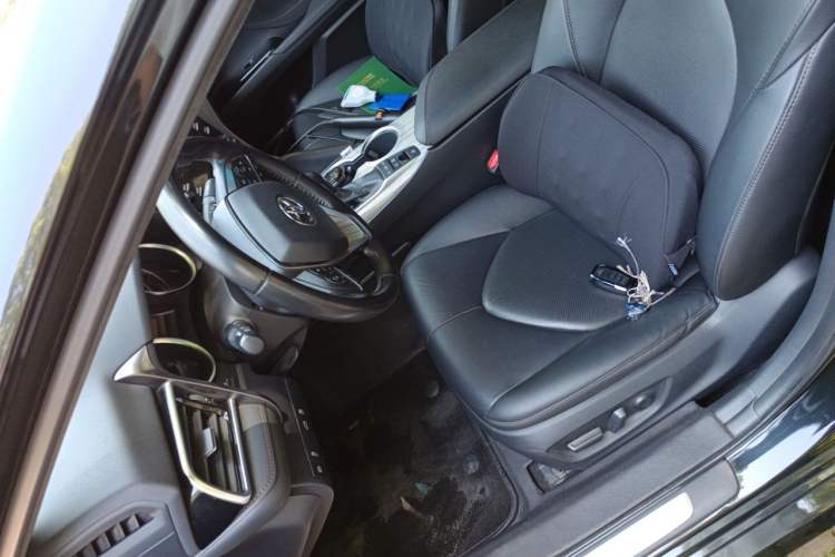 Used Toyota Camry 2018 Dual-Engine 2.5 HG Luxury Edition Left Front Seat