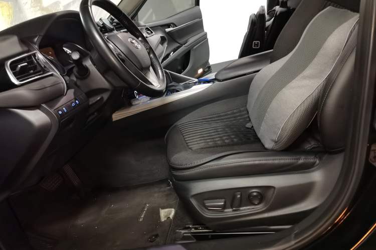 Used Toyota Camry 2018 Dual-Engine 2.5 HG Luxury Edition Left Front Seat