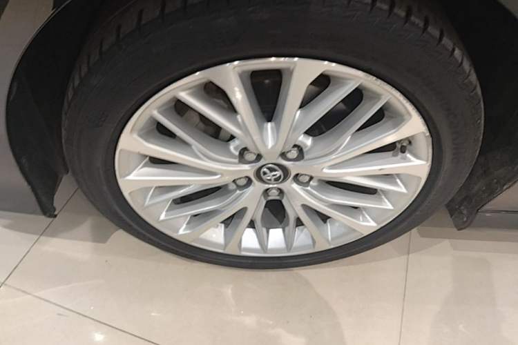 Used Toyota Camry 2018 2.5G Luxury Edition Left Front Wheel Hub