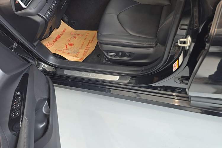 Used Toyota Camry 2018 2.0G Luxury Edition Left Side Sill