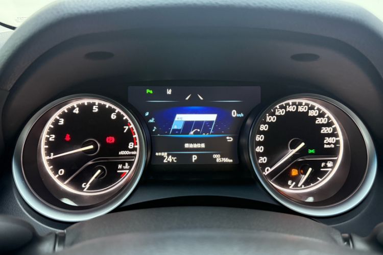 Used Toyota Camry 2018 2.0G Luxury Edition Odometer Close Up