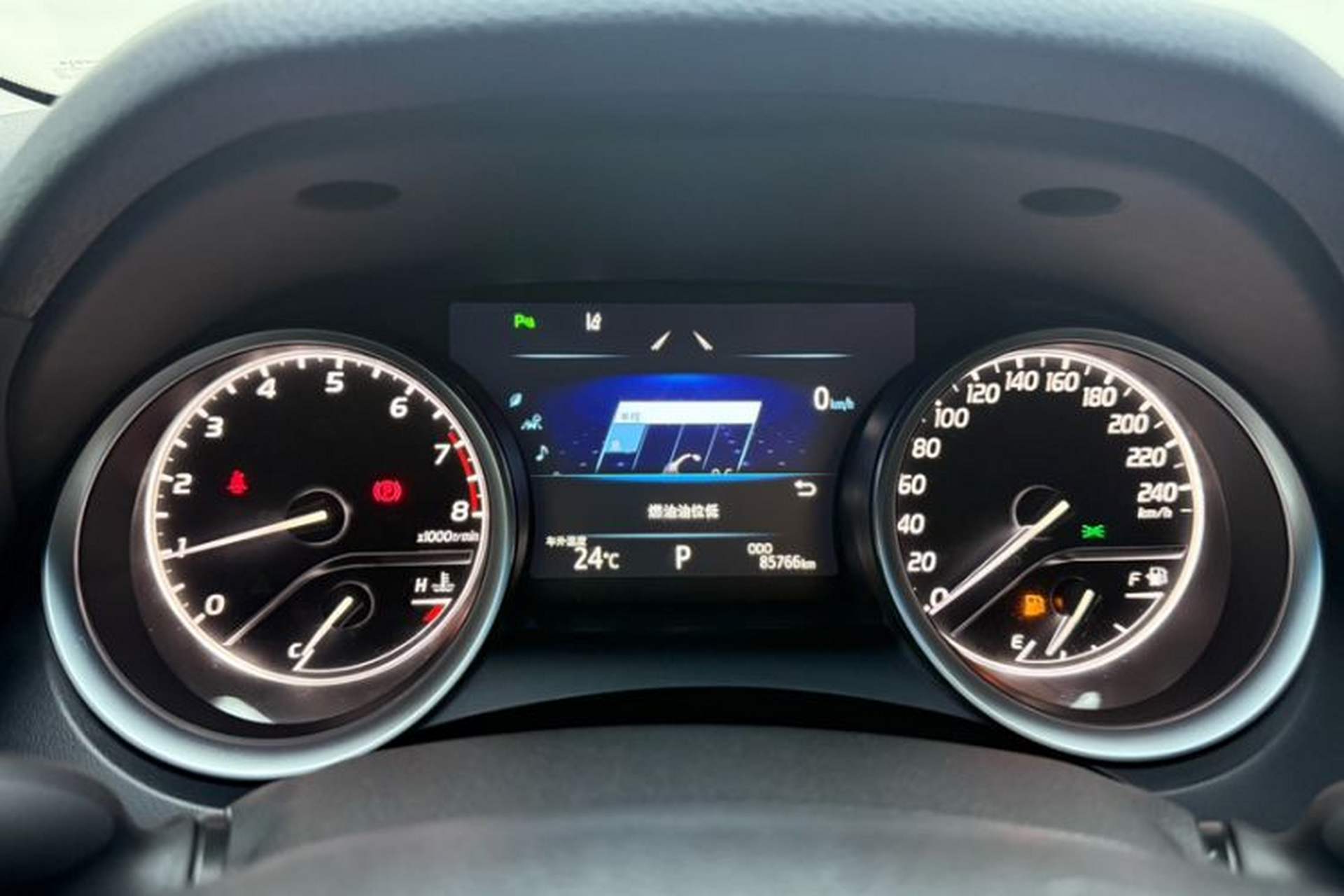 Used Toyota Camry 2018 2.0G Luxury Edition Odometer Close Up