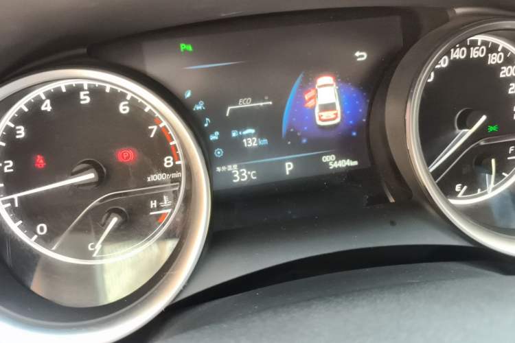 Used Toyota Camry 2018 2.0G Luxury Edition Odometer Close Up