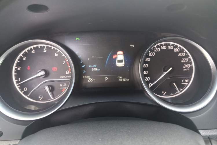 Used Toyota Camry 2018 2.5G Luxury Edition Odometer Close Up