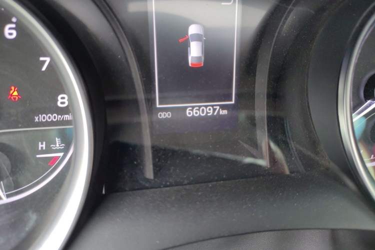 Used Toyota Camry 2018 2.0E Leading Edition Odometer Close Up