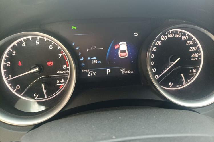 Used Toyota Camry 2018 2.0G Luxury Edition Odometer Close Up
