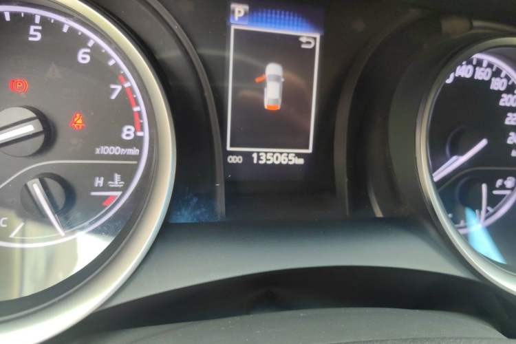 Used Toyota Camry 2018 2.0E Elite Edition Odometer Close Up