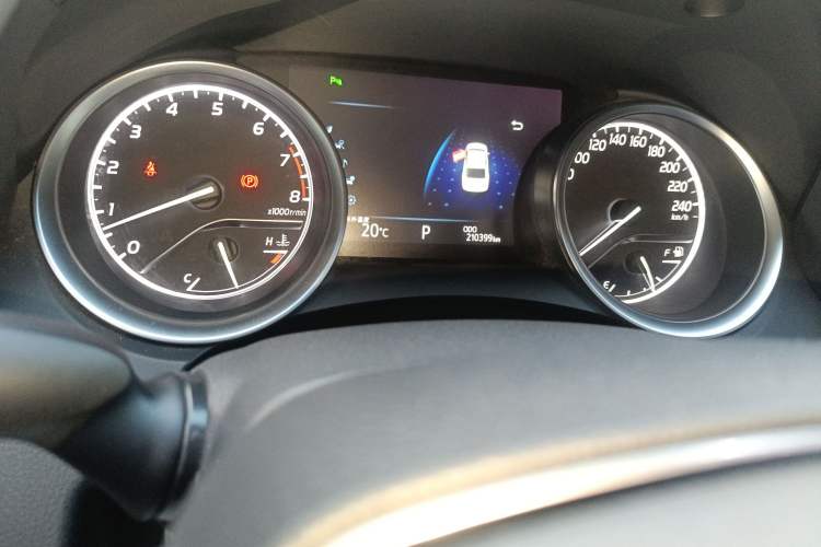 Used Toyota Camry 2018 2.5G Luxury Edition Odometer Close Up