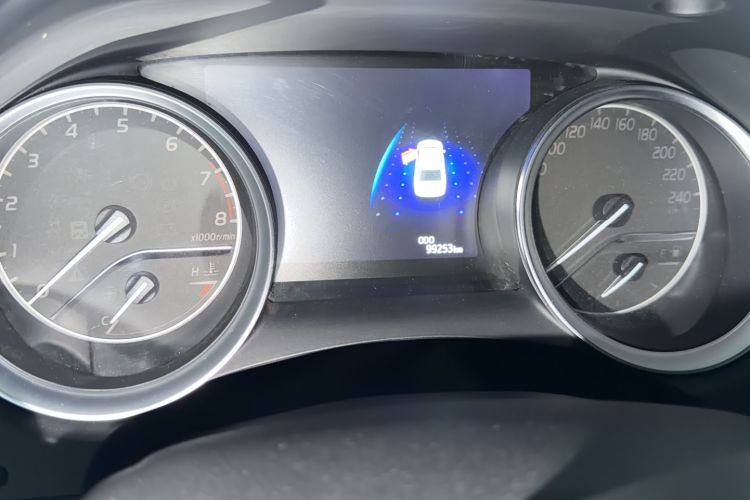 Used Toyota Camry 2018 2.5G Luxury Edition Odometer Close Up