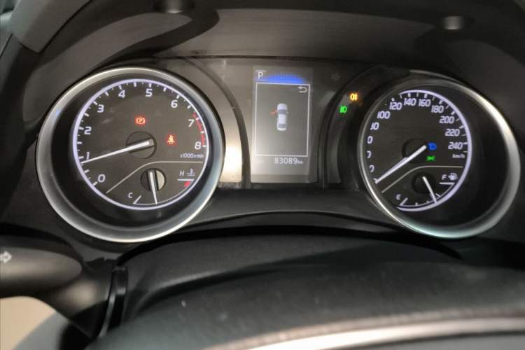 Used Toyota Camry 2018 2.0E Elite Edition Odometer Close Up