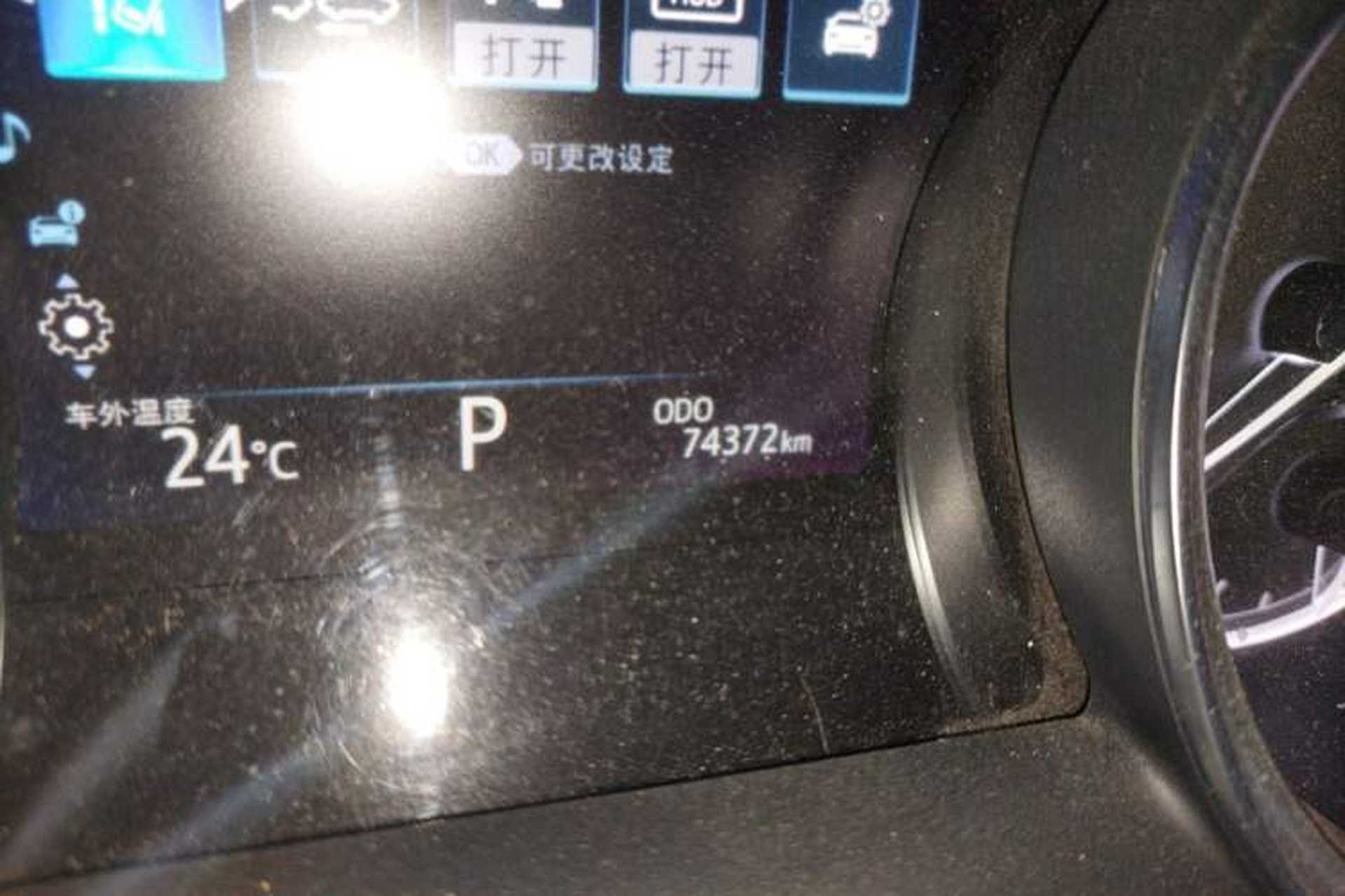Used Toyota Camry 2018 2.0G Luxury Edition Odometer Close Up