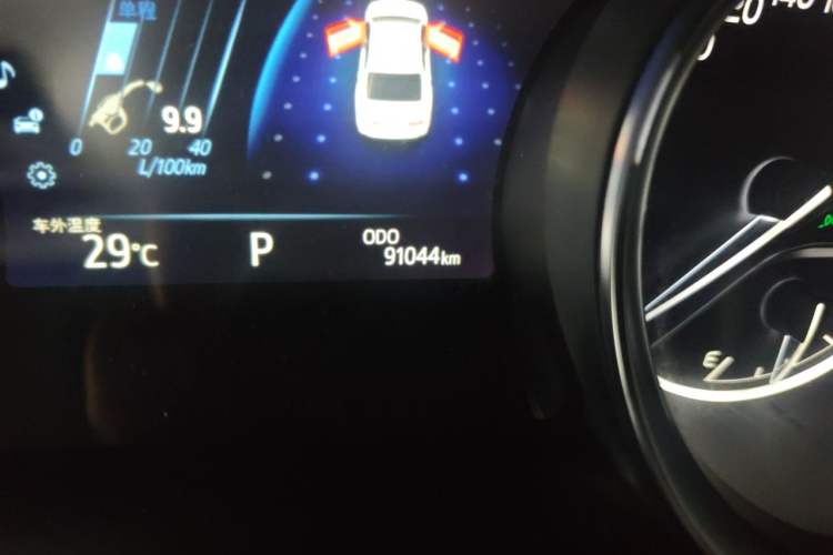 Used Toyota Camry 2018 2.5G Luxury Edition Odometer Close Up