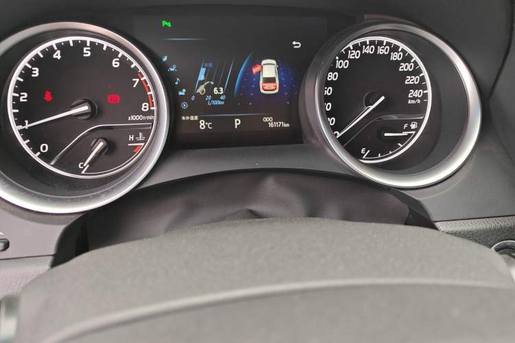 Used Toyota Camry 2018 2.0G Luxury Edition Odometer Close Up