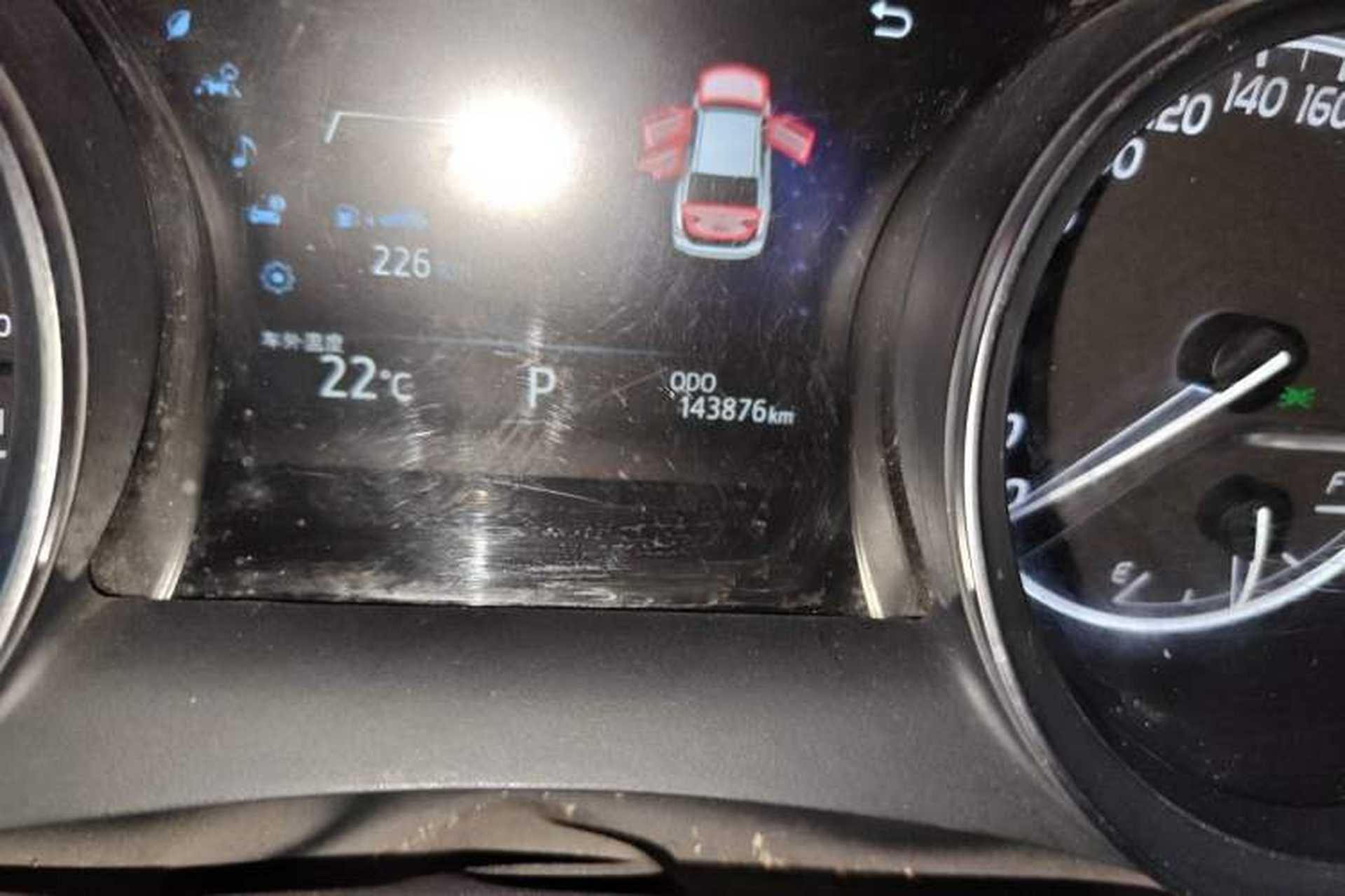 Used Toyota Camry 2018 2.0G Luxury Edition Odometer Close Up