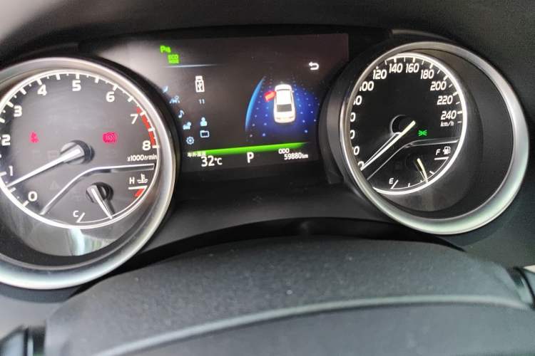 Used Toyota Camry 2018 2.5G Luxury Edition Odometer Close Up