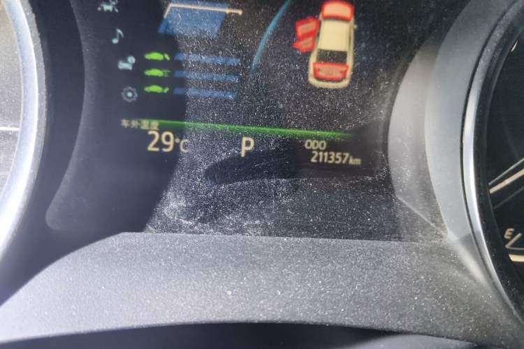 Used Toyota Camry 2018 Dual-Engine 2.5 HG Luxury Edition Odometer Close Up