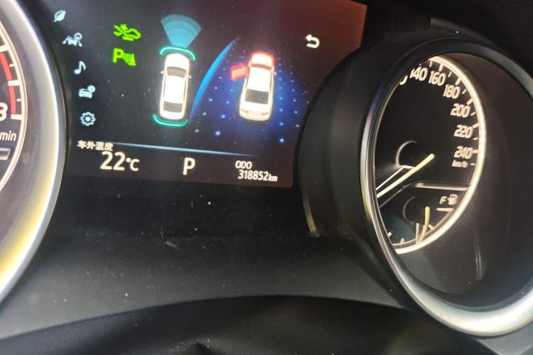 Used Toyota Camry 2018 2.5G Luxury Edition Odometer Close Up