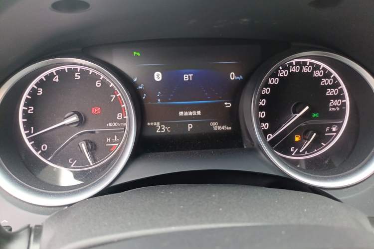 Used Toyota Camry 2018 2.0G Luxury Edition Odometer Close Up