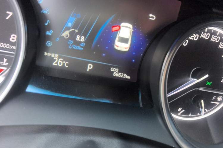 Used Toyota Camry 2018 2.5G Luxury Edition Odometer Close Up