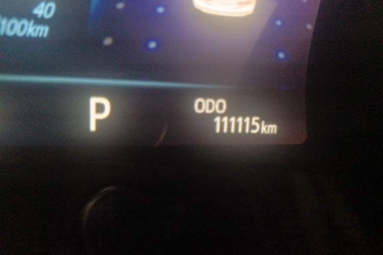 Used Toyota Camry 2018 2.5G Luxury Edition Odometer Close Up