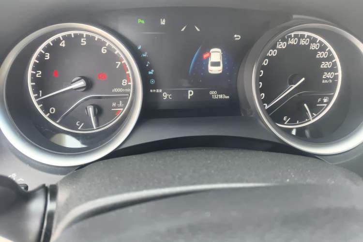Used Toyota Camry 2018 2.0G Luxury Edition Odometer Close Up