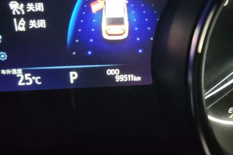 Used Toyota Camry 2018 2.5G Luxury Edition Odometer Close Up