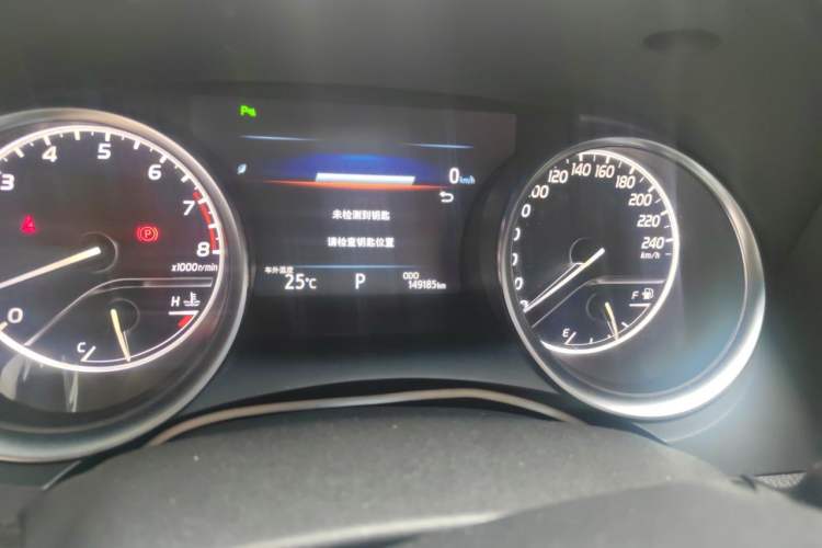 Used Toyota Camry 2018 2.5G Luxury Edition Odometer Close Up