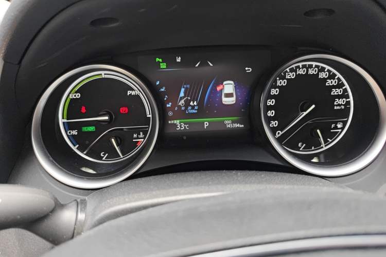 Used Toyota Camry 2018 Dual-Engine 2.5 HG Luxury Edition Odometer Close Up