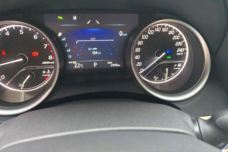 Used Toyota Camry 2018 2.0G Luxury Edition Odometer Close Up