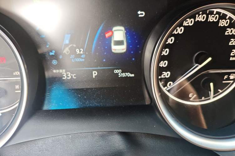 Used Toyota Camry 2018 2.5G Luxury Edition Odometer Close Up