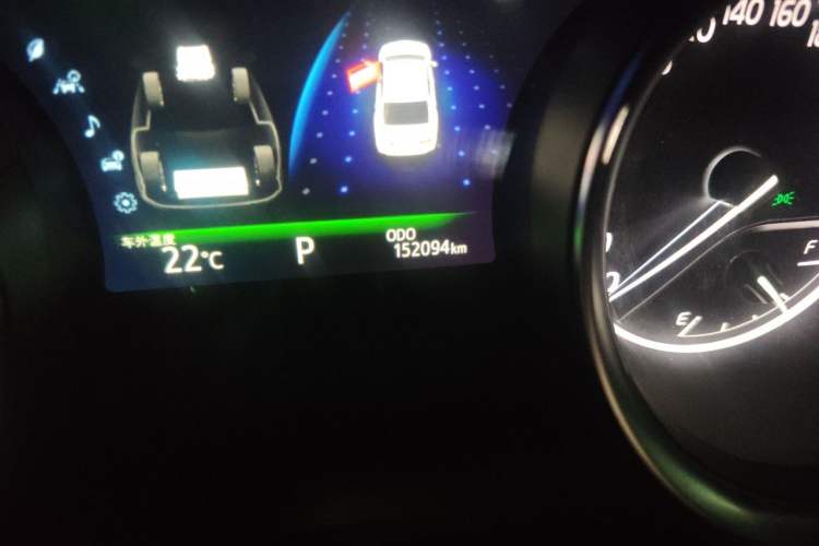 Used Toyota Camry 2018 Dual-Engine 2.5 HG Luxury Edition Odometer Close Up