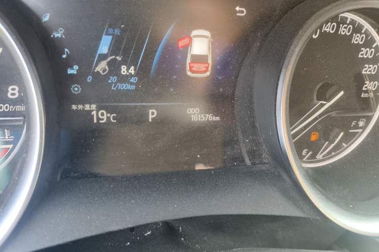 Used Toyota Camry 2018 2.5G Luxury Edition Odometer Close Up