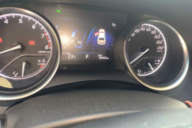 Used Toyota Camry 2018 2.5G Luxury Edition Odometer Close Up
